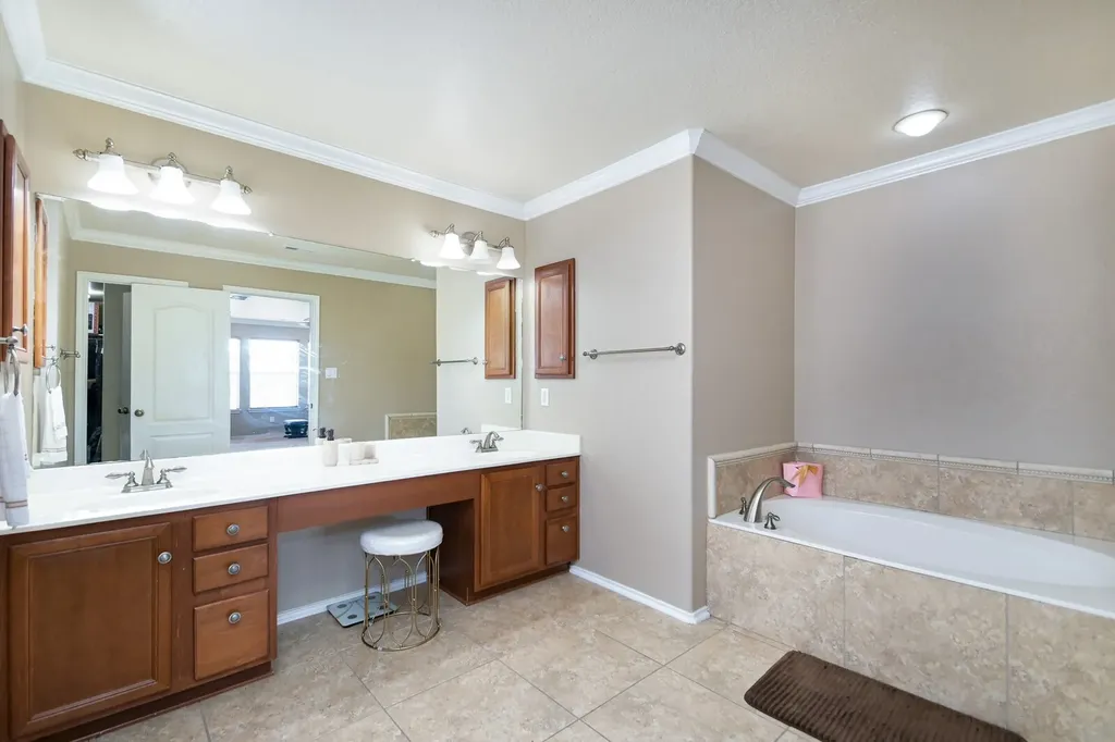 6737 Riverwood Live Oak TX 78233