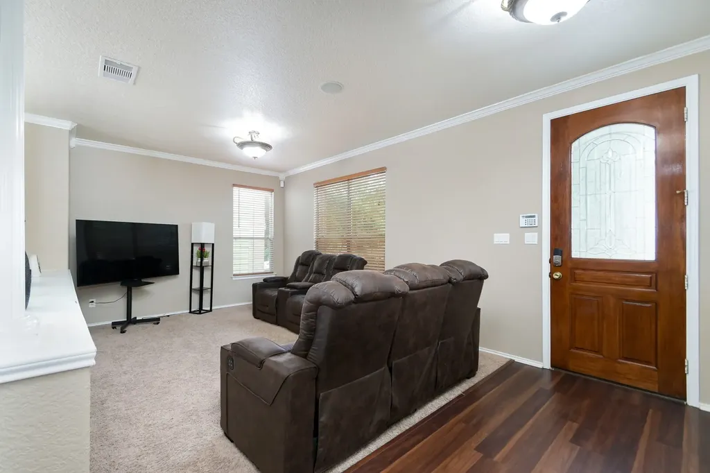 6737 Riverwood Live Oak TX 78233