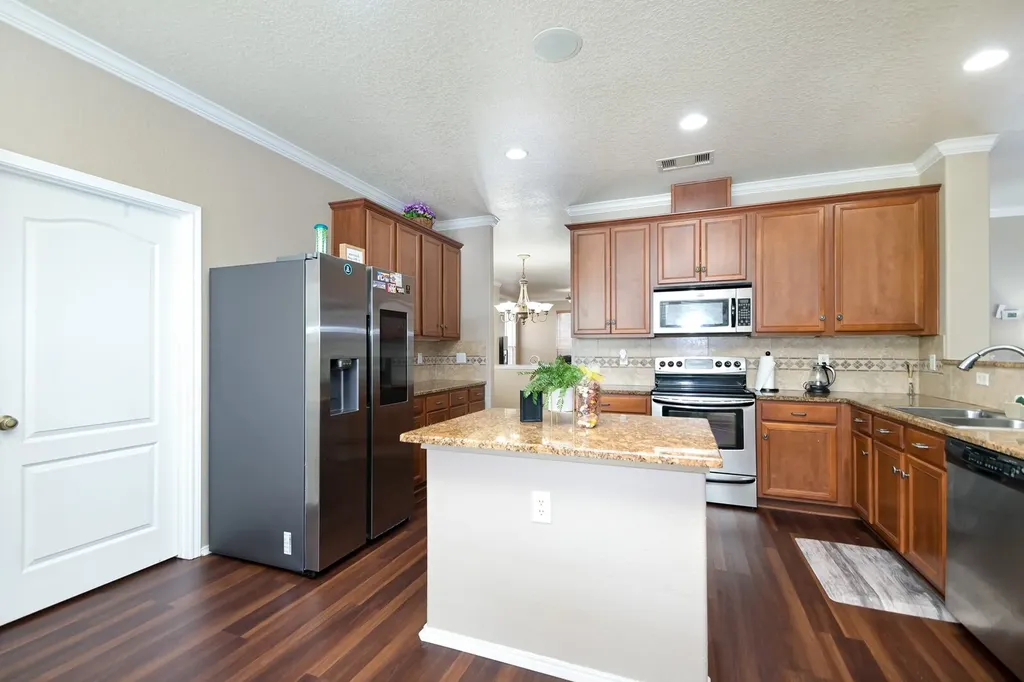 6737 Riverwood Live Oak TX 78233