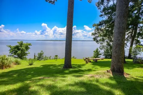 169 N County Road 4945 Etoile TX 75944