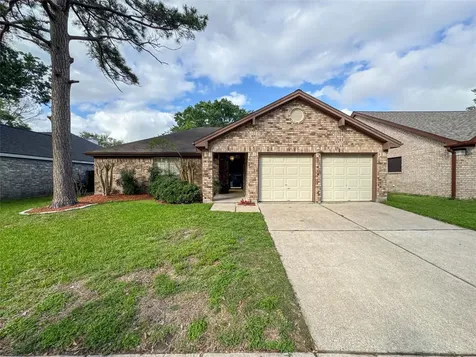 16747 Square Rigger Lane Friendswood TX 77546