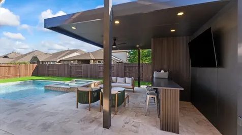 8914 Stonebriar Creek Crossing Tomball TX 77375