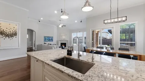 8914 Stonebriar Creek Crossing Tomball TX 77375