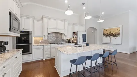 8914 Stonebriar Creek Crossing Tomball TX 77375