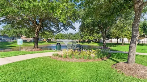 8914 Stonebriar Creek Crossing Tomball TX 77375