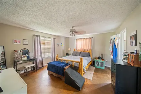 154 Pin Oak Drive Angleton TX 77515