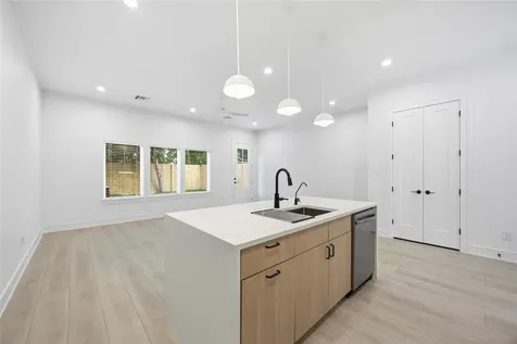 8019 Grandview Street B Houston TX 77051