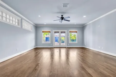 236 E Woodland Street Houston TX 77009