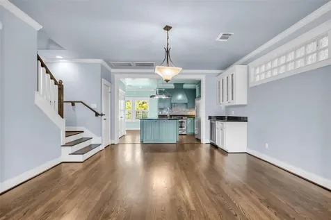 236 E Woodland Street Houston TX 77009