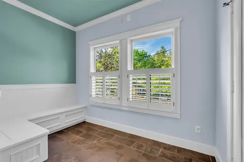 236 E Woodland Street Houston TX 77009