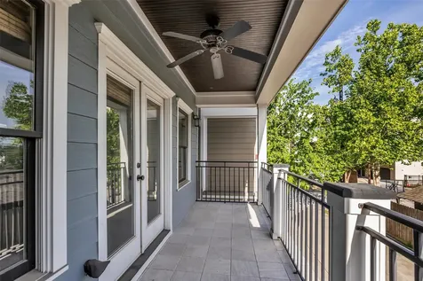 236 E Woodland Street Houston TX 77009