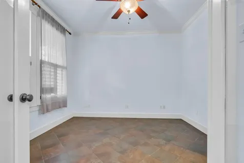 236 E Woodland Street Houston TX 77009