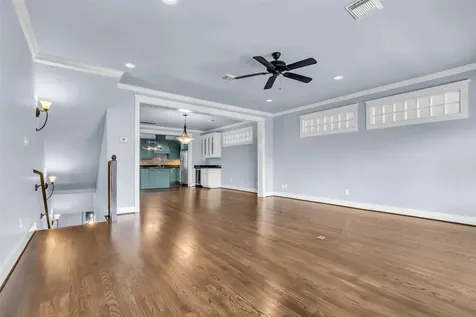236 E Woodland Street Houston TX 77009