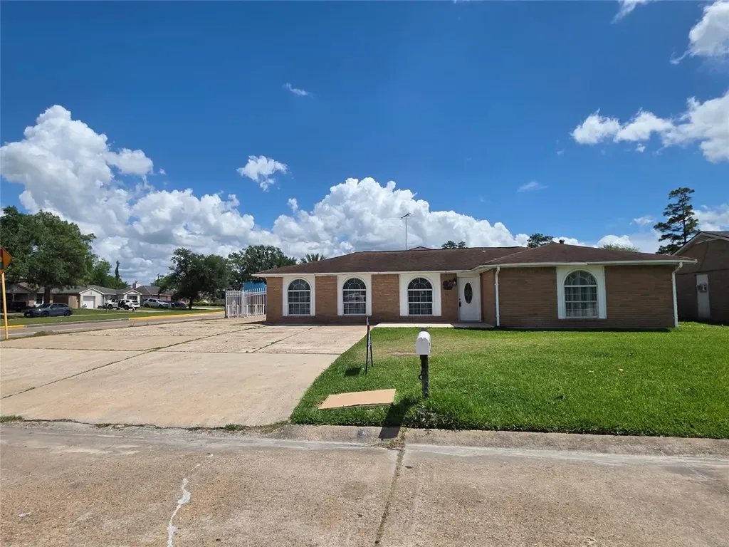 830 Hollycrest Drive Channelview TX 77530