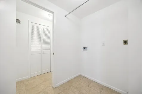 49 Briar Hollow Lane 1704 Houston TX 77027
