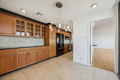 49 Briar Hollow Lane 1704 Houston TX 77027
