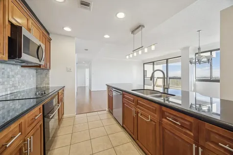 49 Briar Hollow Lane 1704 Houston TX 77027