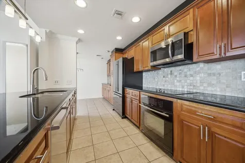 49 Briar Hollow Lane 1704 Houston TX 77027