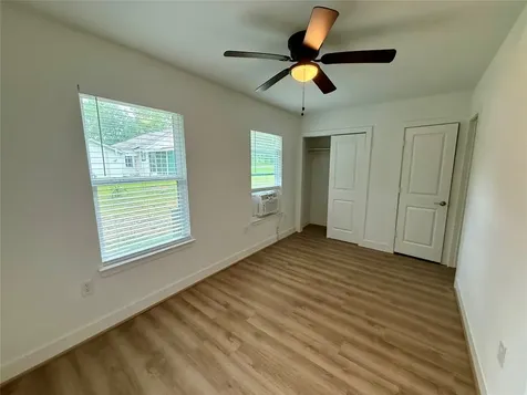 520 Mcguire Huntsville TX 77340