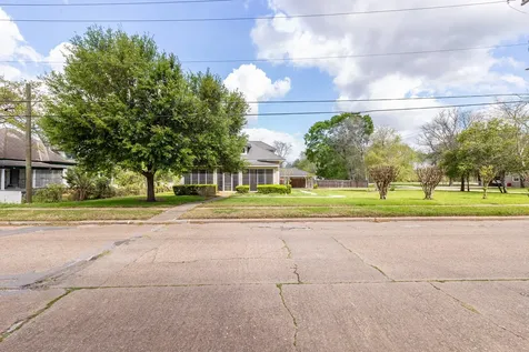 2031 Grand Avenue Liberty TX 77575