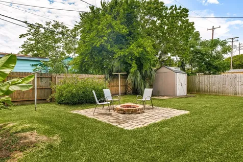 123 Bonita Avenue Galveston TX 77550