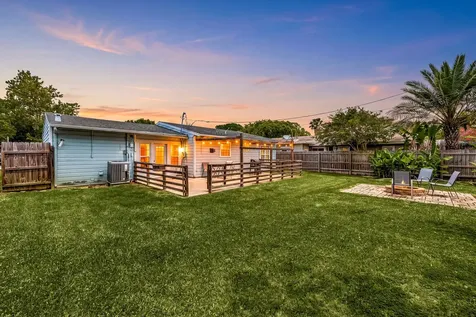 123 Bonita Avenue Galveston TX 77550