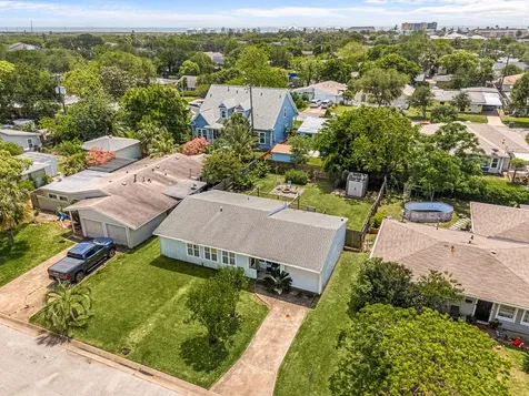 123 Bonita Avenue Galveston TX 77550