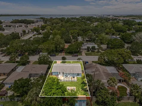 123 Bonita Avenue Galveston TX 77550