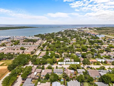 123 Bonita Avenue Galveston TX 77550