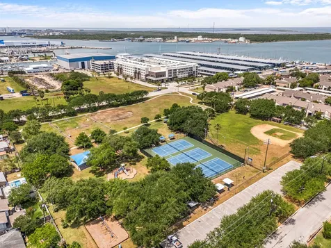 123 Bonita Avenue Galveston TX 77550