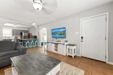 123 Bonita Avenue Galveston TX 77550