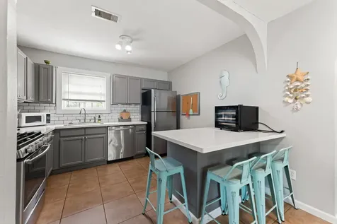 123 Bonita Avenue Galveston TX 77550