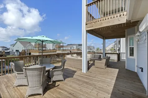 413 Jeanie Lynne Circle Tiki Island TX 77554