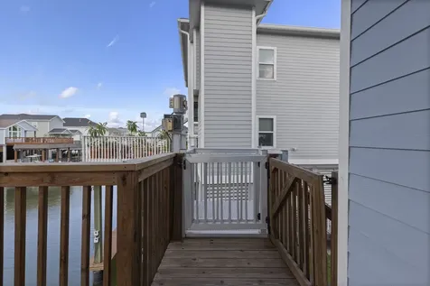 413 Jeanie Lynne Circle Tiki Island TX 77554