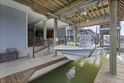 413 Jeanie Lynne Circle Tiki Island TX 77554