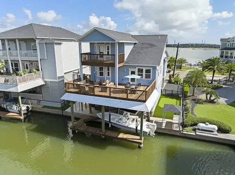 413 Jeanie Lynne Circle Tiki Island TX 77554
