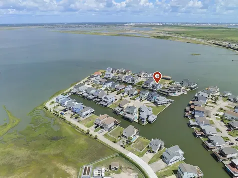 413 Jeanie Lynne Circle Tiki Island TX 77554
