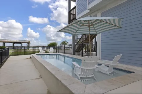 413 Jeanie Lynne Circle Tiki Island TX 77554