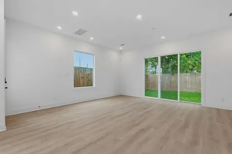 3848 Seabrook Street Houston TX 77021