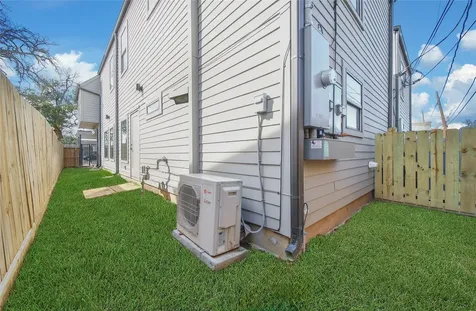 7407 Rusk Street B Houston TX 77011