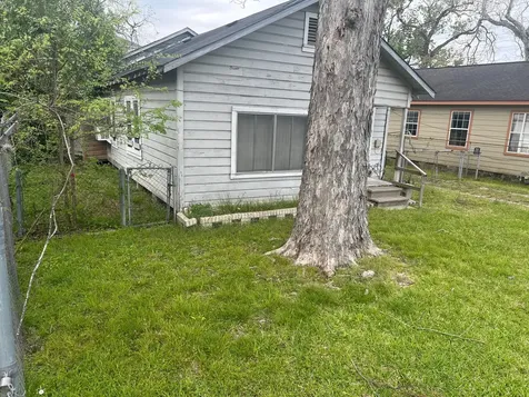 1511 Weiss Street Houston TX 77009