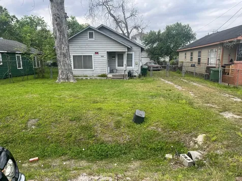 1511 Weiss Street Houston TX 77009