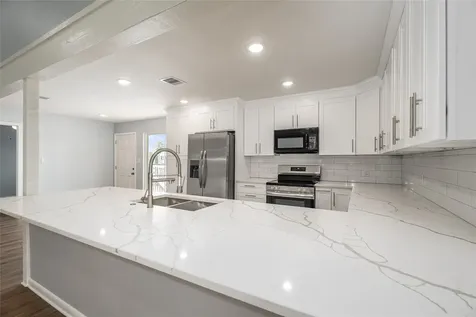 901 Bonita Street Bayou Vista TX 77563