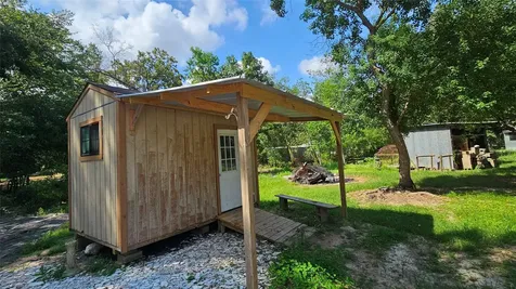 76 County Road 3378 Cleveland TX 77327