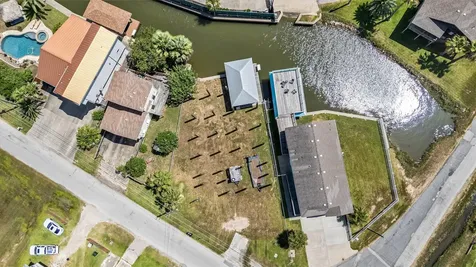 1526 103rd Street Galveston TX 77554