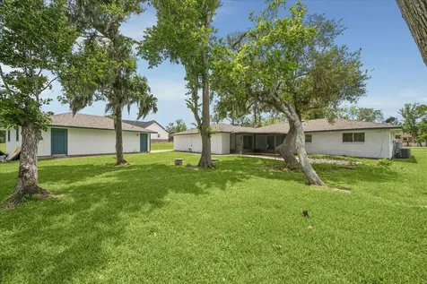 316 Rabbit Trail Lake Jackson TX 77566