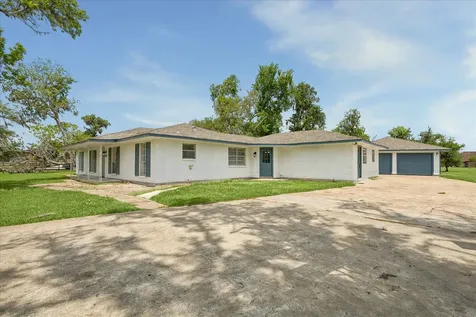 316 Rabbit Trail Lake Jackson TX 77566