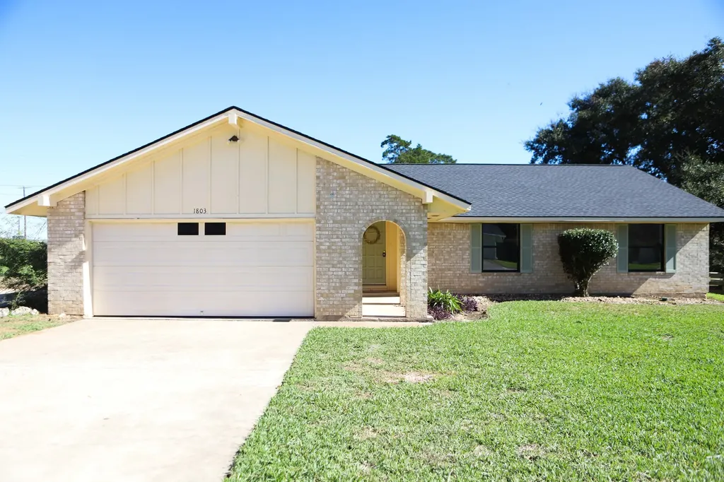 1803 Hickory Lane Brenham TX 77833