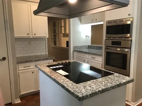 12018 Mulholland Drive Meadows Place TX 77477