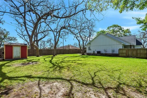 502 Tall Timber Drive West Columbia TX 77486